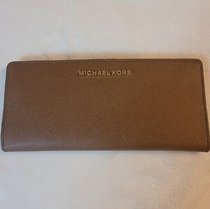 Michael Kors NWOT Saffiano Leather slim bifold wallet